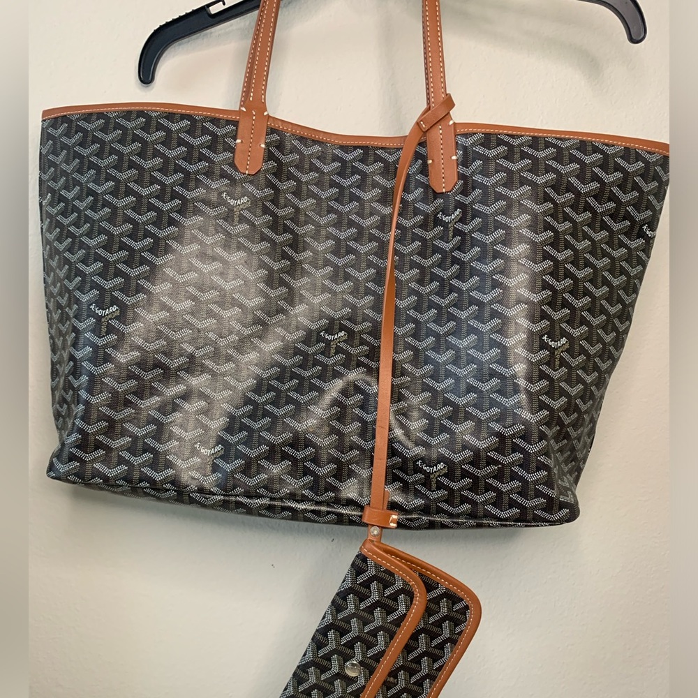 - Goyard bag